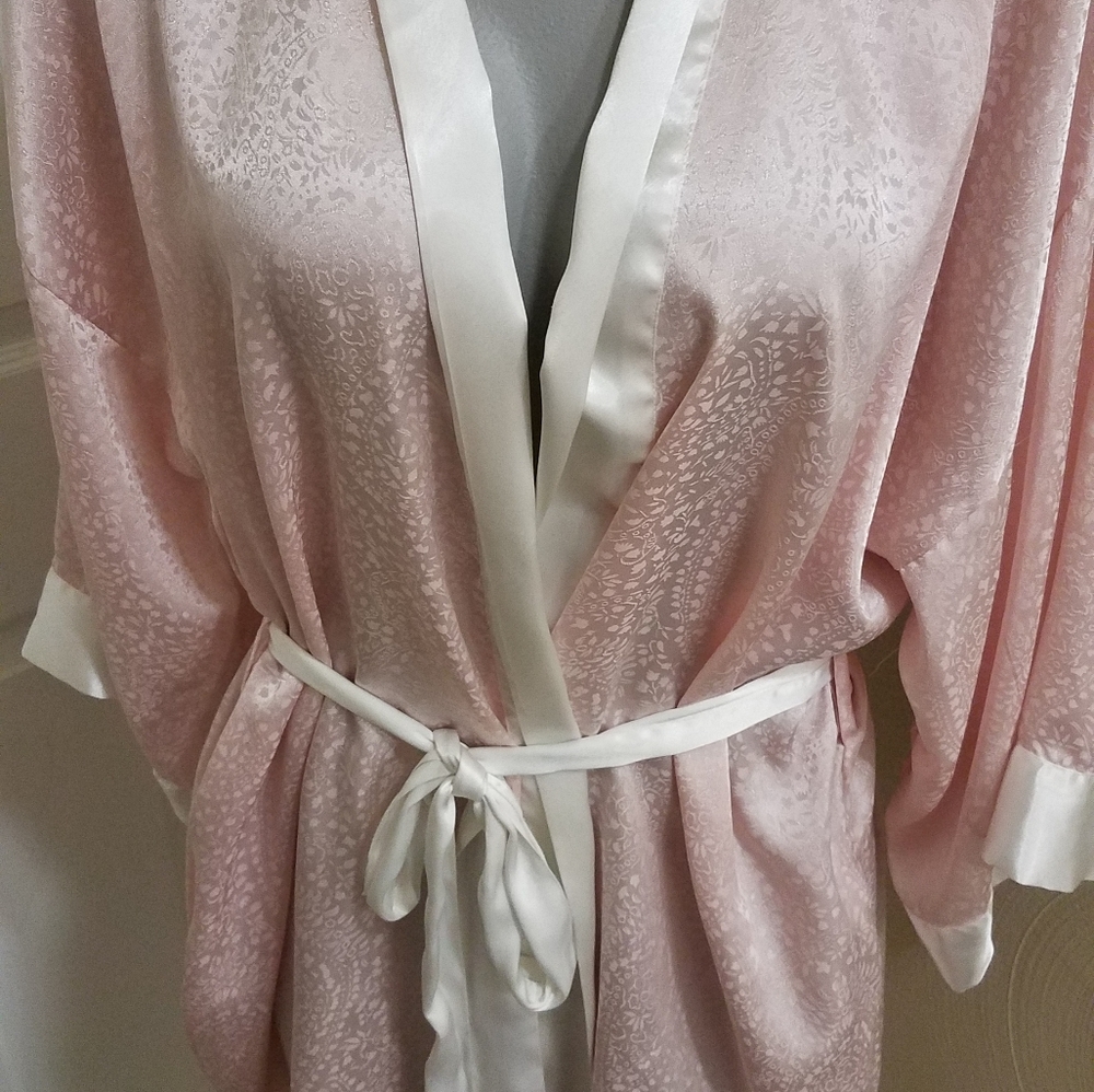 VS Victoria's secret pink white robe